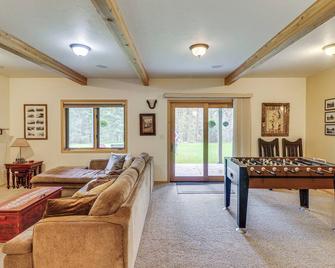 Scenic Forest Lodge Outside Glacier National Park! - West Glacier - Sala de estar