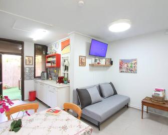 Private suite for 5-6 pepole (01) - Gedera