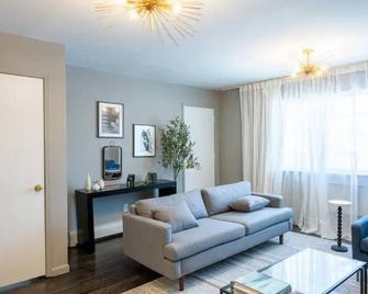 Modern Haven Near Canarsie Pier - Brooklyn - Sala de estar