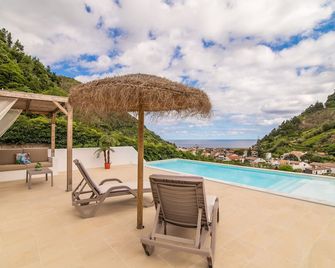 Casa do Outeiro with Heated Pool 30C - Povoação - Basen