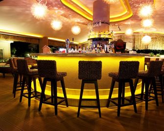 The Pinehill Hotel & Suites - פטהייה - בר