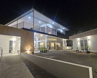 Travelers Palm Private Guest Suite - Easy stroll to Corindi Beach - Corindi Beach - Building