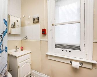 Wolseley the heart of the city ! - Winnipeg - Bathroom