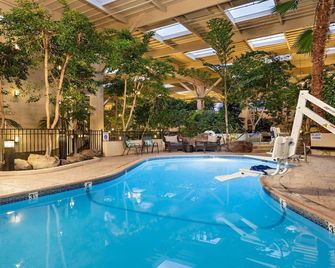 Courtyard by Marriott Concord Walnut Creek - Concord - Pool