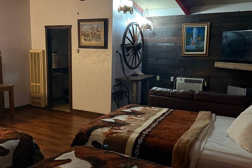 Cinderella Motel - Hollister - Habitación