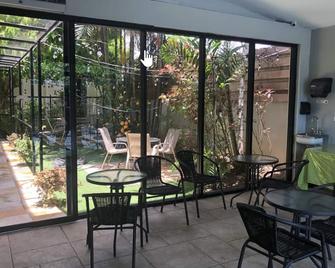 بامز هوتل ترينيداد - Arouca - شرفة مرصوفة