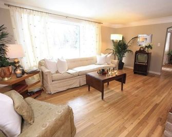 Private home with indoor pool -book your holiday stay - Oxford - Sala de estar