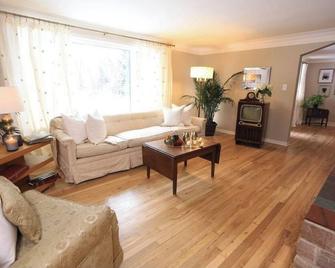 Private home with indoor pool -book your holiday stay - Oxford - Sala de estar