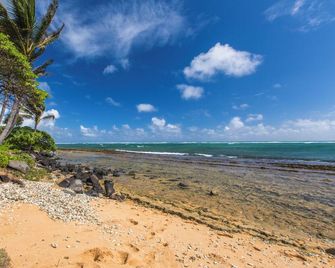 Kapaa Shore Resort A207, Oceanfront, 2nd Floor, Cal King Bed, Wifi, AC - Kapaa - Playa