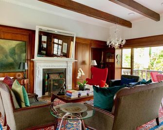 Le Must Residence - Upington - Living room