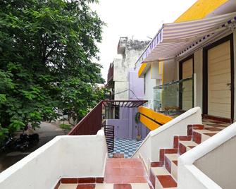 Hotel O Krishna Hotel And Restaurant - Raipur - Balcony