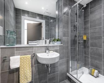 Highfield Park Student Accommodation - Dublin - Bathroom