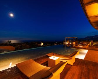 Kamenoi Hotel Izukogen - איטו - בריכה