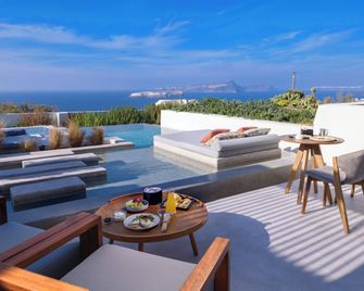 Potnia Theron Suites - Akrotiri