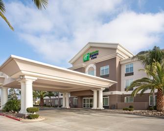 Holiday Inn Express & Suites Yosemite Park Area - Chowchilla - Building