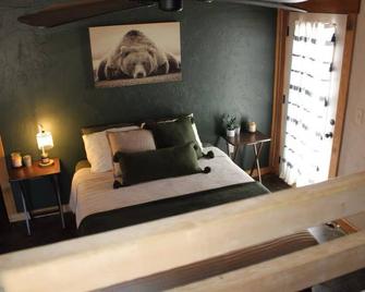 Charming cabin with outdoor soaking tub - Hamilton - Schlafzimmer