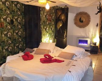 Le Vésuve avec jaccuzi - Saint-Genis-de-Saintonge - Habitación