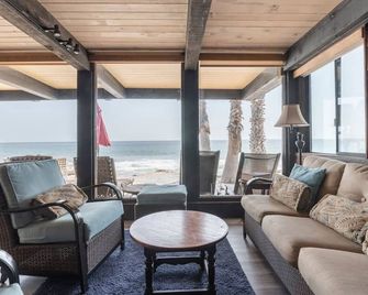 Whale Rock House (Beach Front, Downstairs) - Dana Point - Pokój dzienny