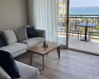 Green Garden City Luxury Apartments - 阿蘭亞 - 客廳