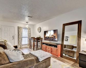 Cozy Condo near UT/Downtown - Austin