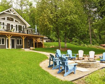 Family-Ready Waterfront, Beach, Canoes Kayaks, Dog Ok - Algonquin Highlands - Patio