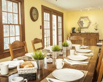 Dragonfly Guest House - Ogunquit - Comedor