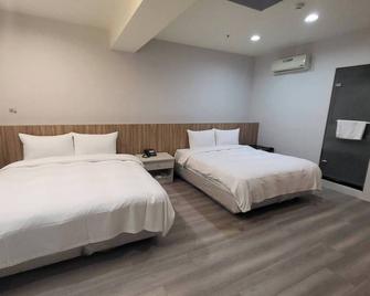 Star Yi Hotel - Chiayi - Schlafzimmer