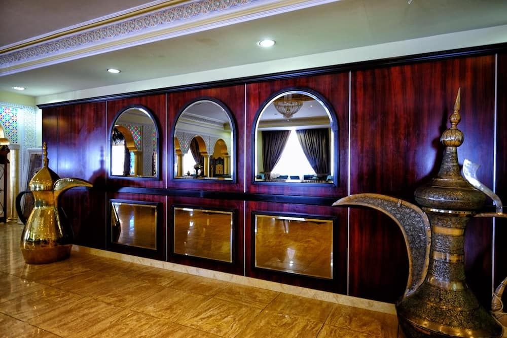 Sharjah International Airport Hotel thumbnail 3