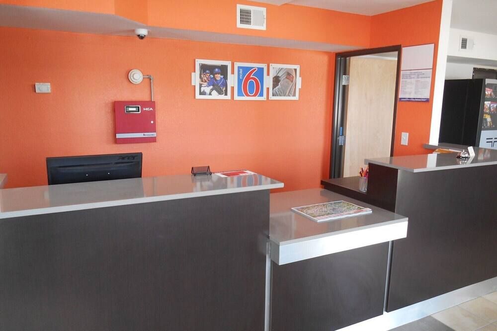 Motel 6 San Antonio - South WW White Road - San Antonio - Resepsionis