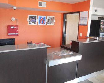Motel 6 San Antonio - South WW White Road - San Antonio - Resepsionis