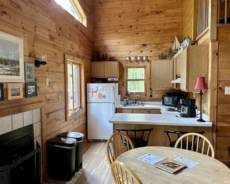 Wilderness Retreat - Secluded cottage tucked away in the Woods! - La Pointe - Kitchen