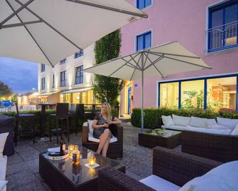 Hotel Bettstadl - Landshut - Patio