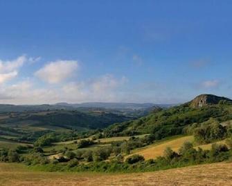 Self catering Aldeia da Mata Pequena, Turismo & Lazer, Lda for 6 people - Mafra - Vista esterna