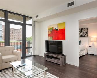 Global Luxury Suites in Ballston - Arlington - Obývací pokoj