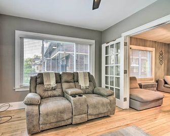 Elegant Detroit Home with Yard about 5 Mi to Dtwn! - Detroit - Huiskamer