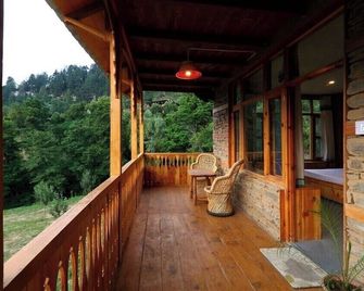 Unit 2 Himalayan Brothers Bed & Breakfast - Naggar - Balcony