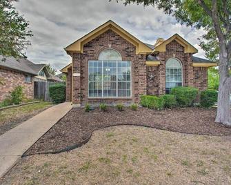 Heart of Rowlett - 3 BD,2BA Cozy Getaway w Patio - Rowlett - Building
