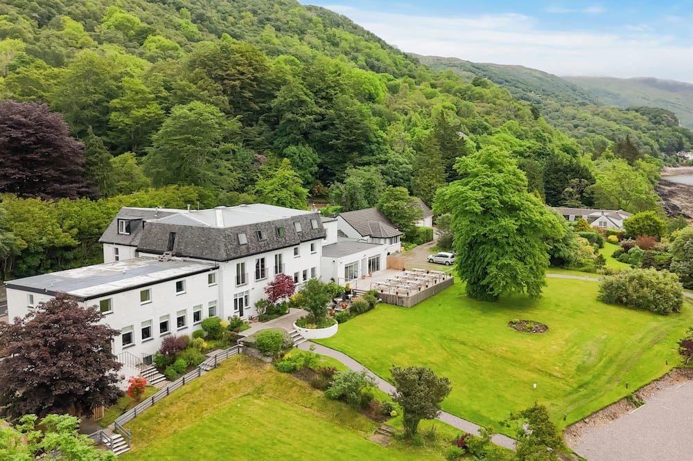 Onich Hotel & Lochside Beach Pods