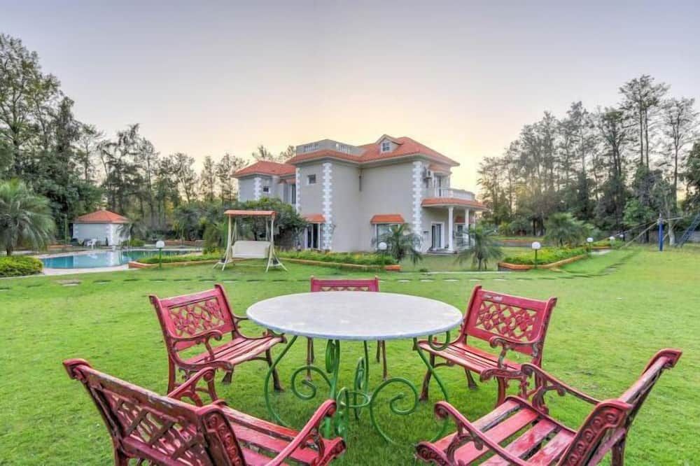 Aravali Hills Resort - Gurugram - Patio