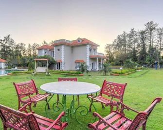 Aravali Hills Resort - Gurugram - Patio