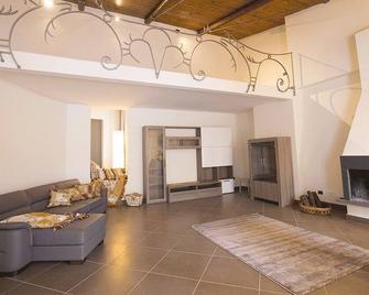 Millenovecentoventi - Casagiove - Sala de estar