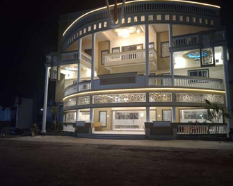 Hotel Kuber Vatika - Sagar - Building