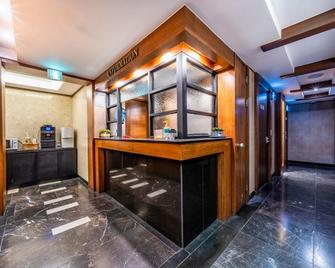 Konkuk University Salmon - Seül - Recepció