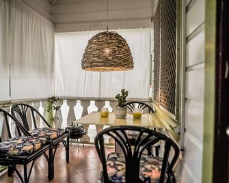 Eko Cozy Guest House - Saint John's - Salle à manger