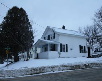 Charming Home Near Ski Areas - Rumford - Edificio