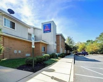 Studio Stay Near Rutgers + Parking - East Brunswick - Edificio