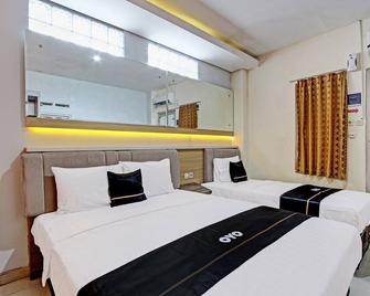 Capital O 92295 Double Tree - Purwokerto - Спальня