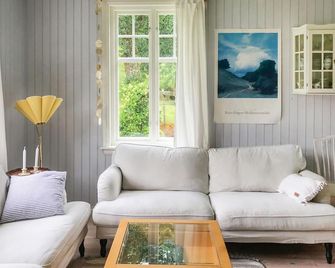 4 Bedroom Nice Home In Lyngdal - Lyngdal - Sala de estar