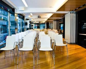 هوتل إينفينيت - فيغو - مطعم