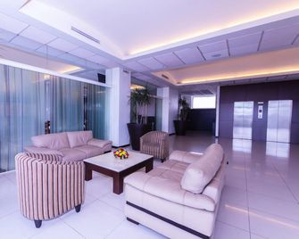 Hotel Crown Victoria - קרטארו